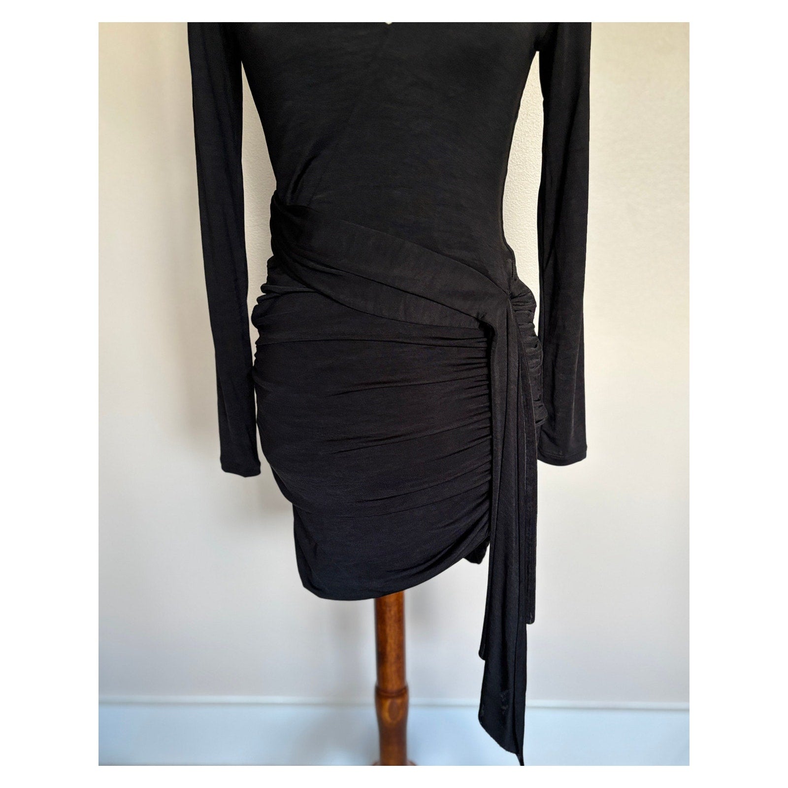 ALICE + OLIVIA Kyra Deep V Drapey Long Sleeve Mini Dress - Black- Size 4